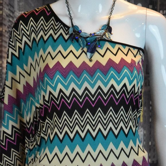 Nina Piu sz S One Shoulder Chevron Print Multi Color Top with Fluttering Sleeve - Picture 2 of 9